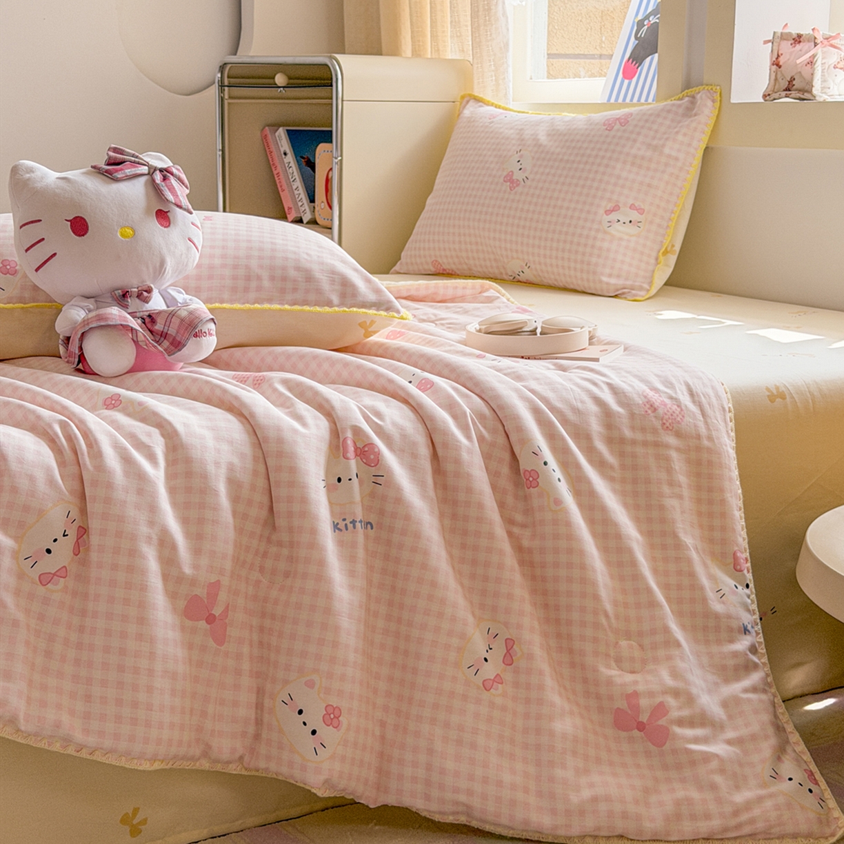 91家纺网 家纺一手货源 找家纺 简宜家居（朝初家纺） 2026新款全棉花卉卡通系列贝壳边夏被四件套 粉格日记