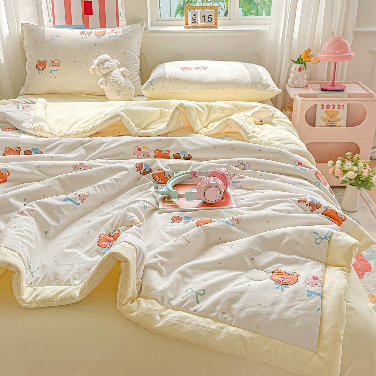 91家纺网 家纺一手货源 找家纺 颜选 2026新款水洗棉夏被夏凉被空调被四件套 空调被萌熊结趣