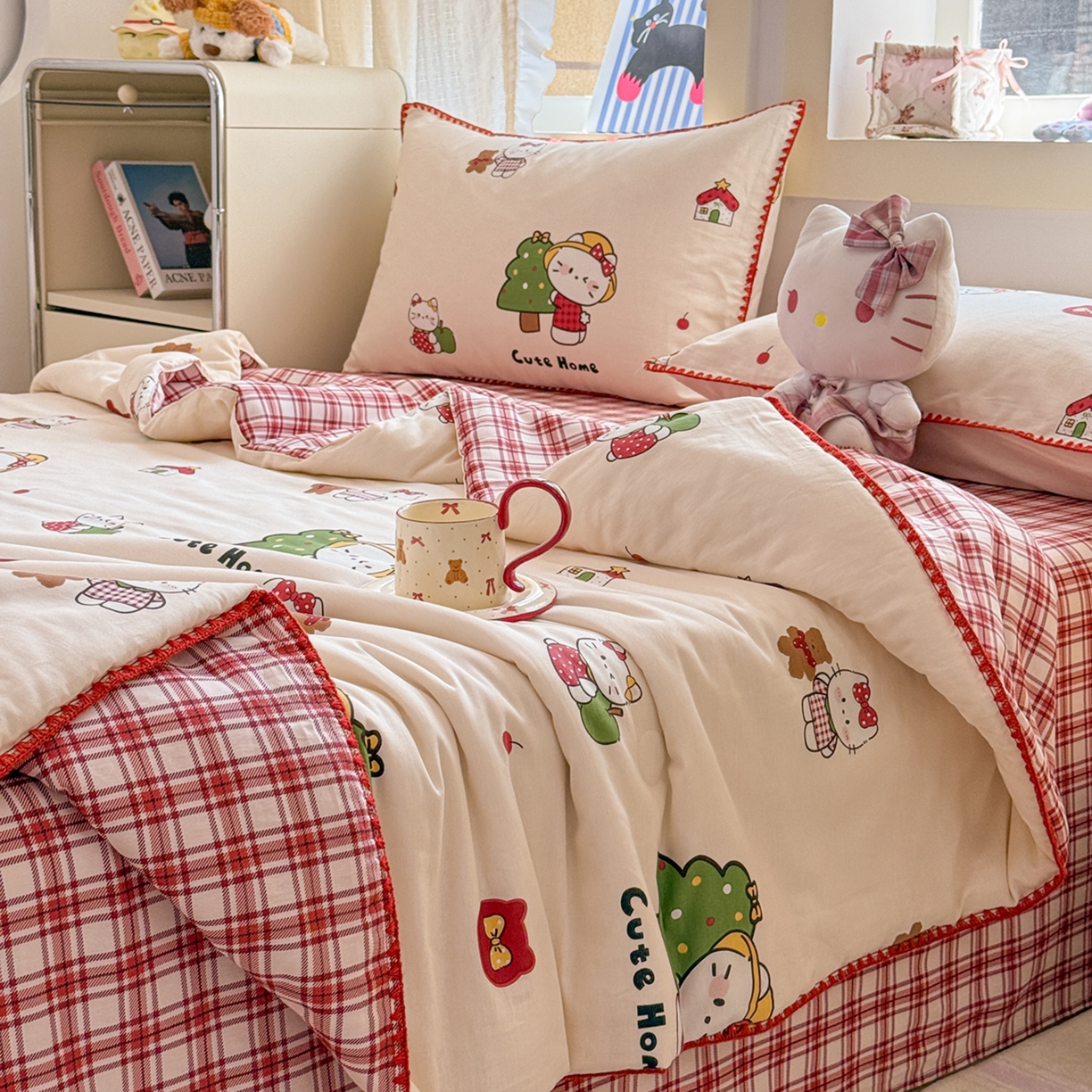 91家纺网 家纺一手货源 找家纺 简宜家居（朝初家纺） 2026新款全棉花卉卡通系列贝壳边夏被四件套 红莓树屋