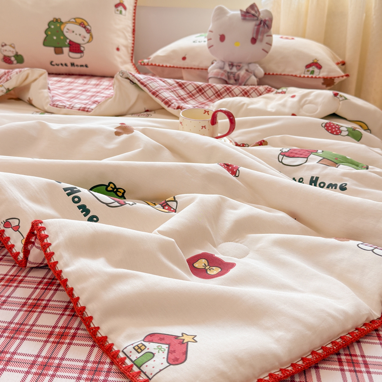 91家纺网 家纺一手货源 找家纺 简宜家居（朝初家纺） 2026新款全棉花卉卡通系列贝壳边夏被四件套 红莓树屋