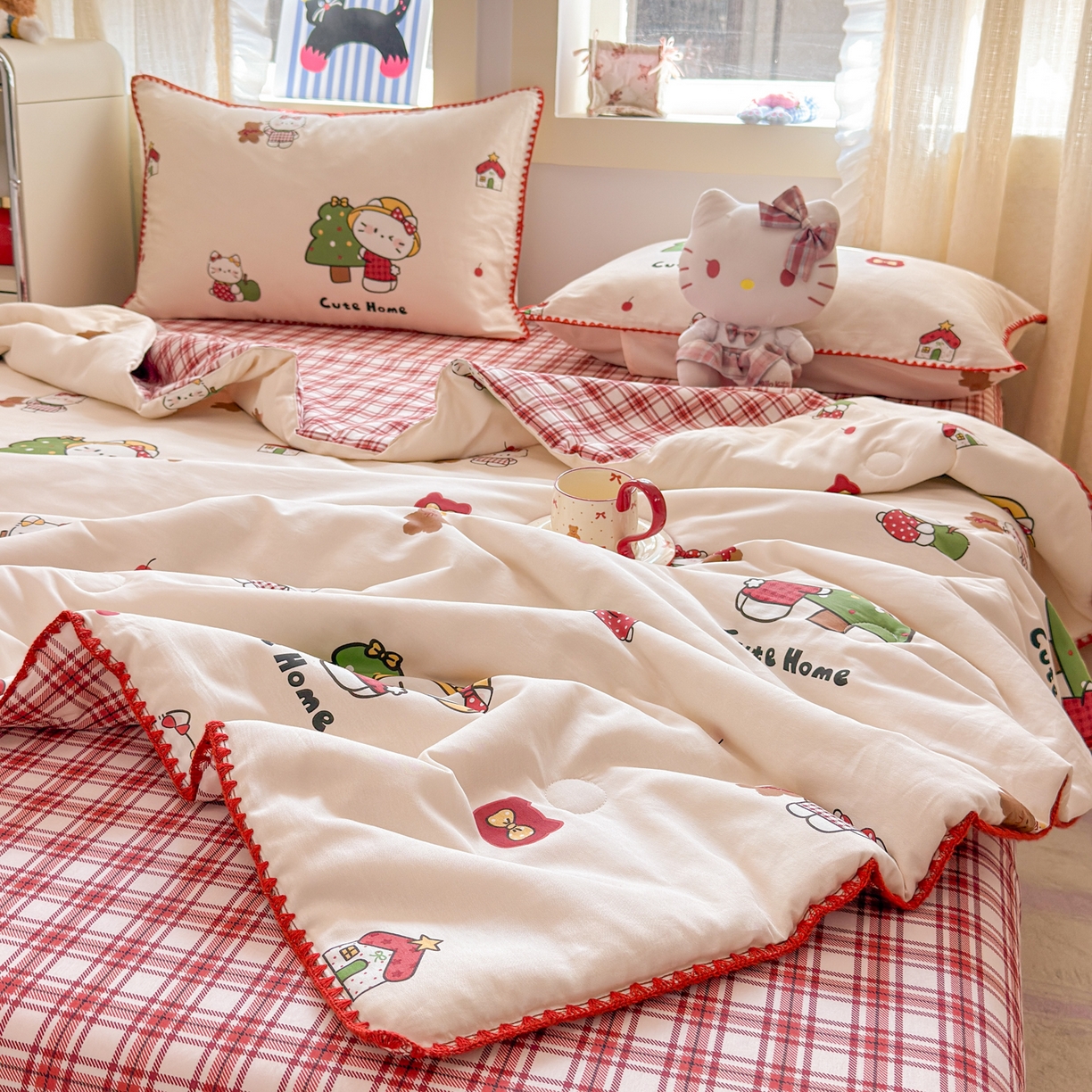 91家纺网 家纺一手货源 找家纺 简宜家居（朝初家纺） 2026新款全棉花卉卡通系列贝壳边夏被四件套 红莓树屋