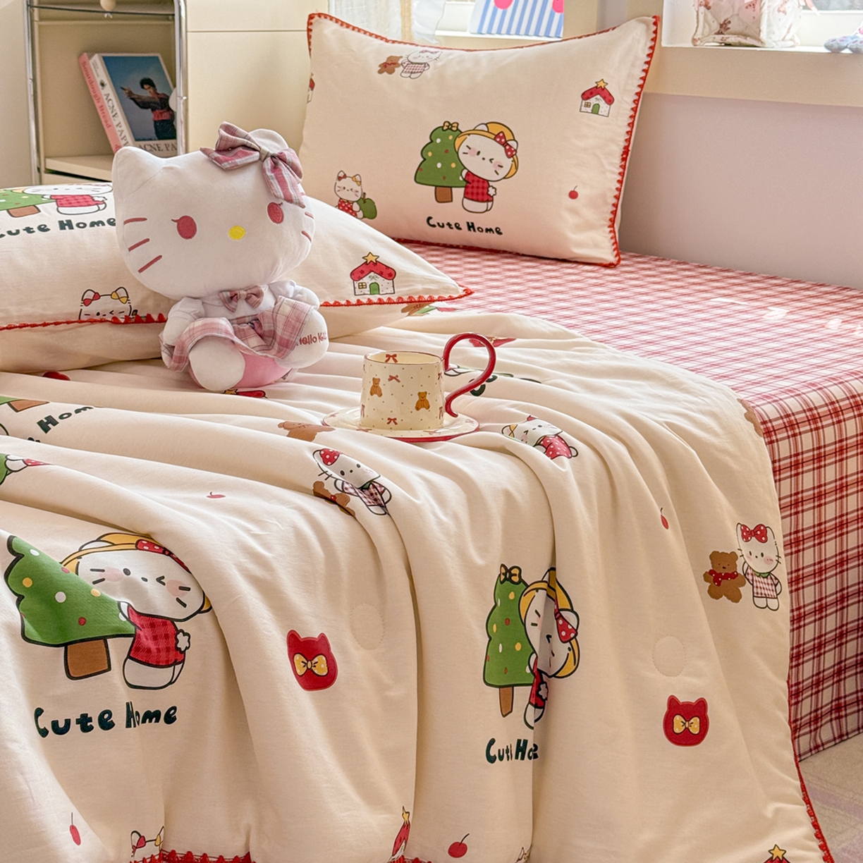 91家纺网 家纺一手货源 找家纺 简宜家居（朝初家纺） 2026新款全棉花卉卡通系列贝壳边夏被四件套 红莓树屋