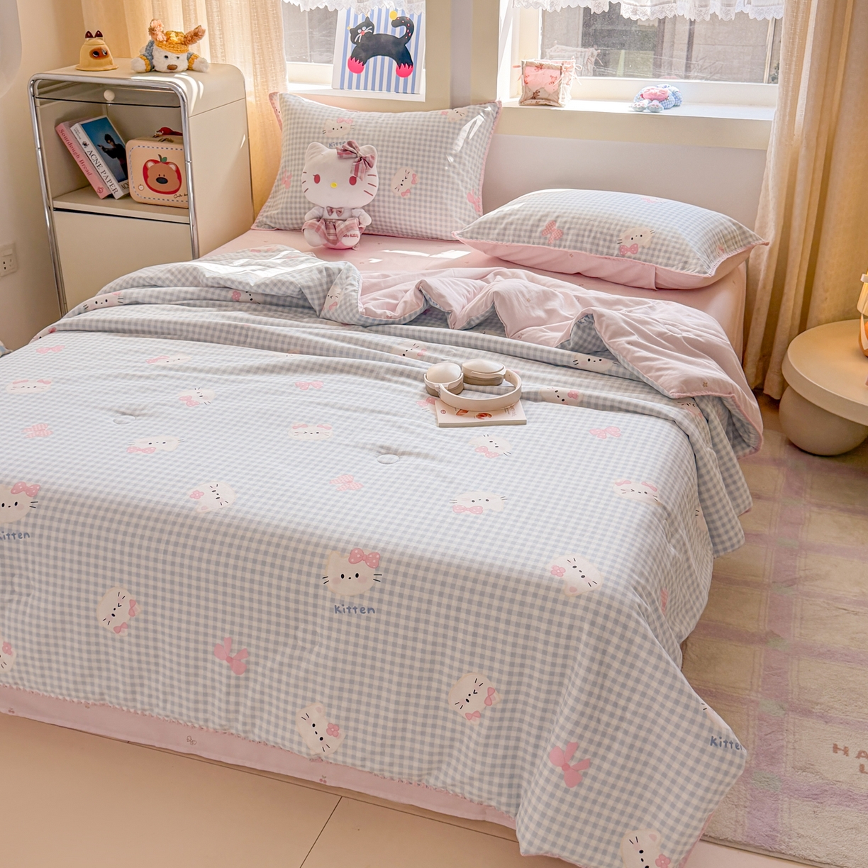 91家纺网 家纺一手货源 找家纺 简宜家居（朝初家纺） 2026新款全棉花卉卡通系列贝壳边夏被四件套 蓝格日记