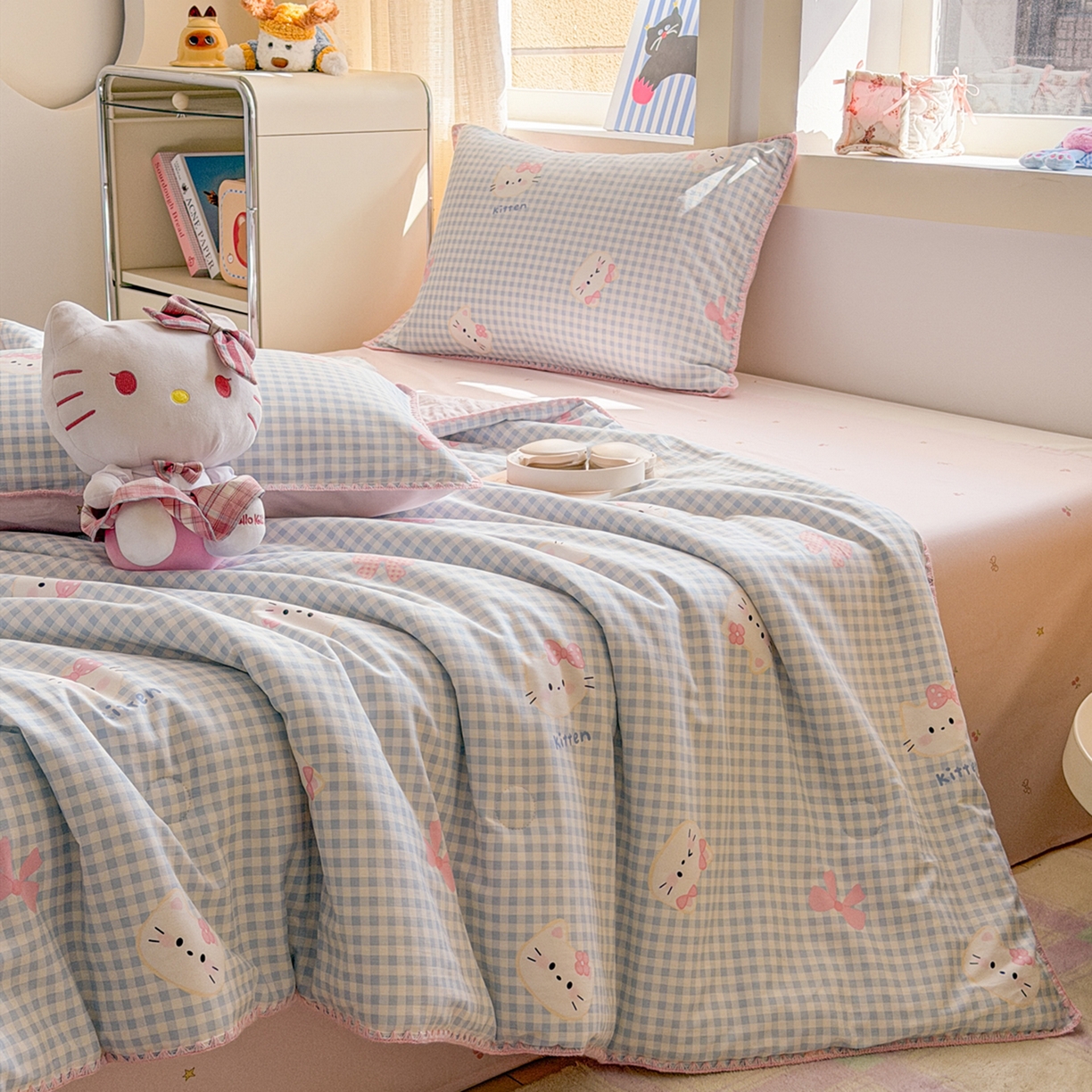 91家纺网 家纺一手货源 找家纺 简宜家居（朝初家纺） 2026新款全棉花卉卡通系列贝壳边夏被四件套 蓝格日记