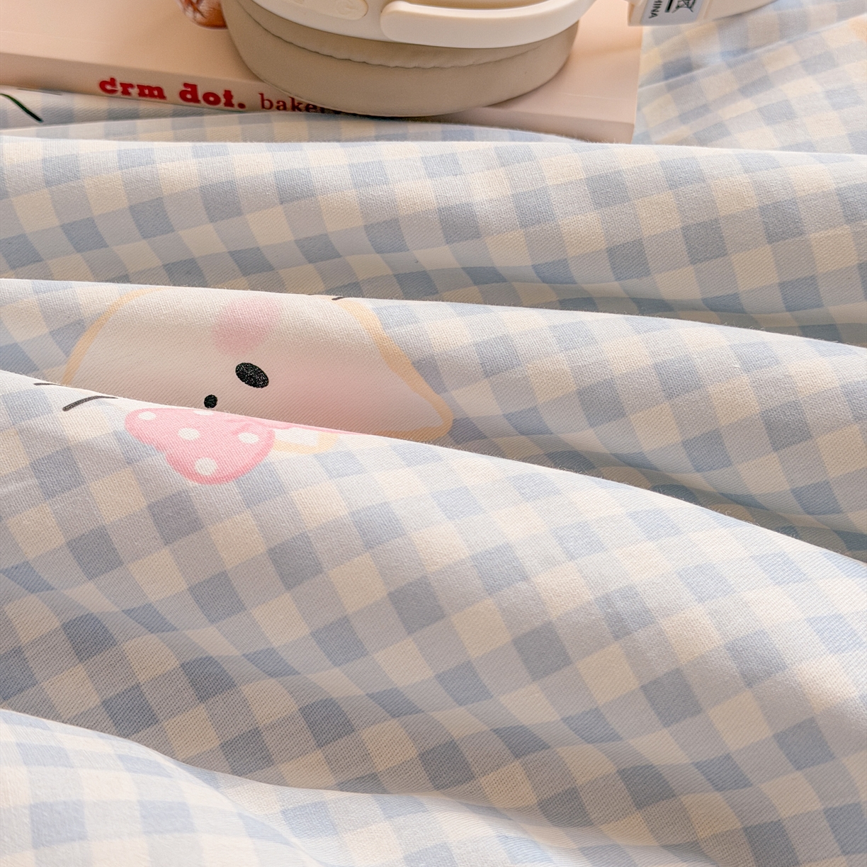 91家纺网 家纺一手货源 找家纺 简宜家居（朝初家纺） 2026新款全棉花卉卡通系列贝壳边夏被四件套 蓝格日记