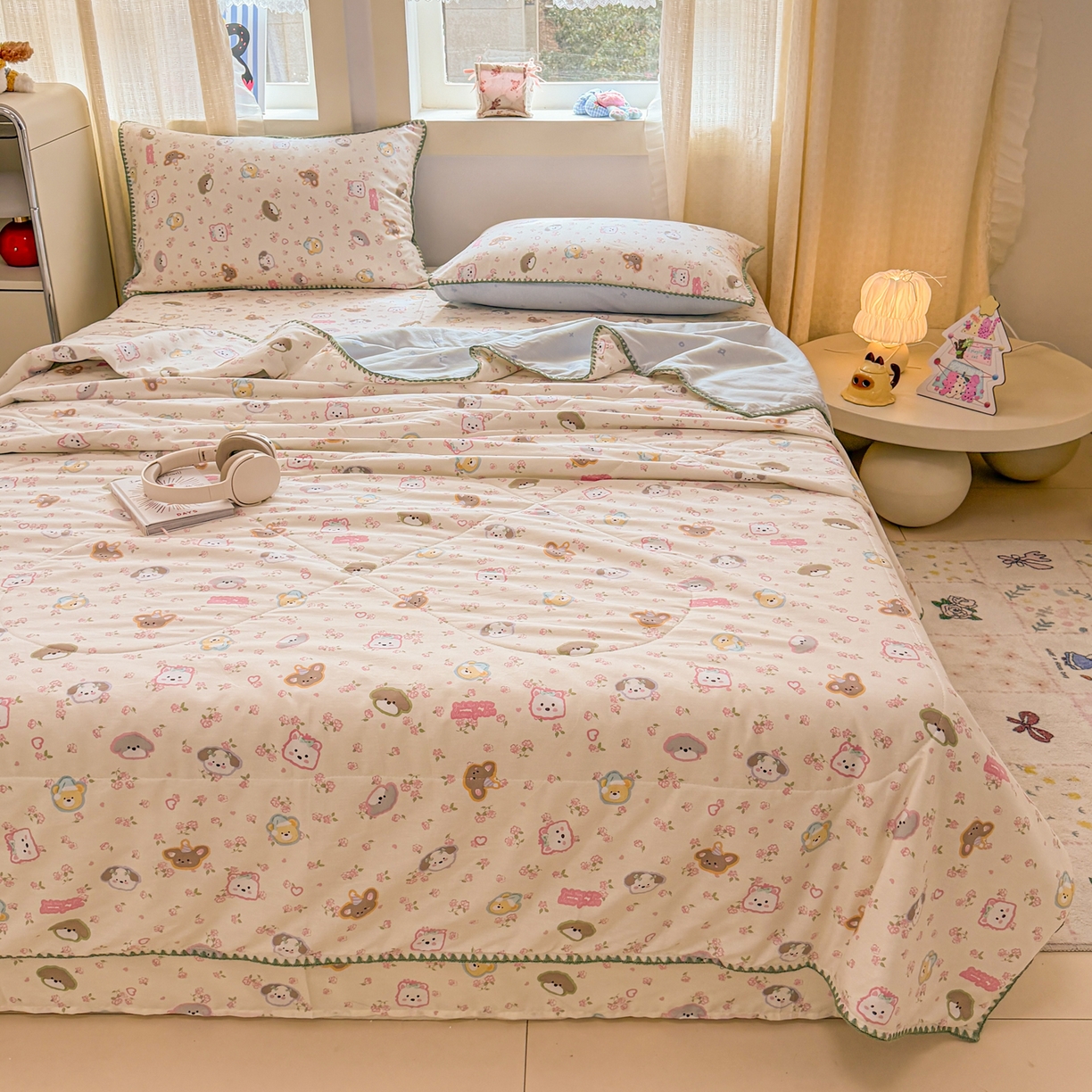简宜家居（朝初家纺） 2026新款全棉花卉卡通系列贝壳边夏被四件套 萌友聚会