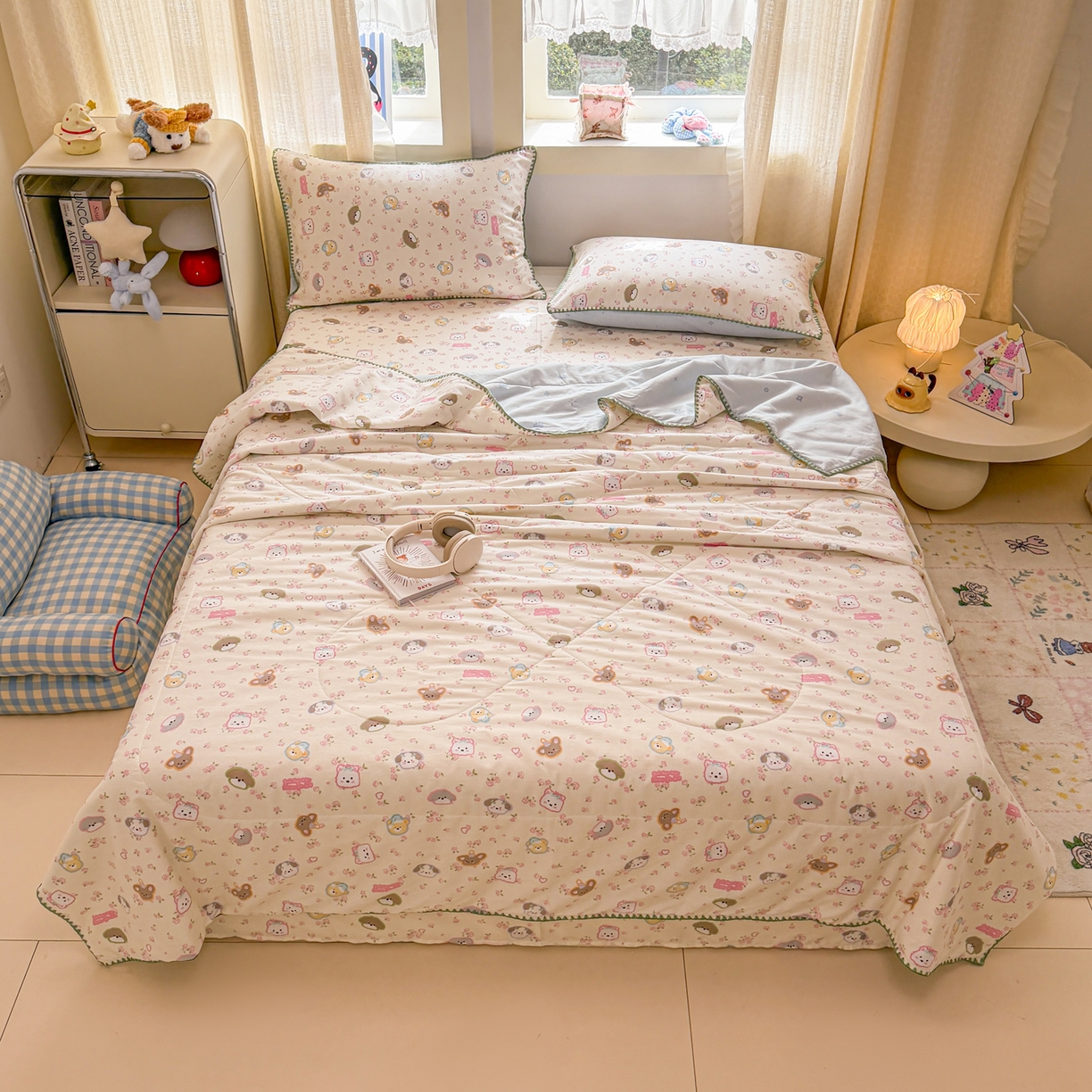 91家纺网 家纺一手货源 找家纺 简宜家居（朝初家纺） 2026新款全棉花卉卡通系列贝壳边夏被四件套 萌友聚会