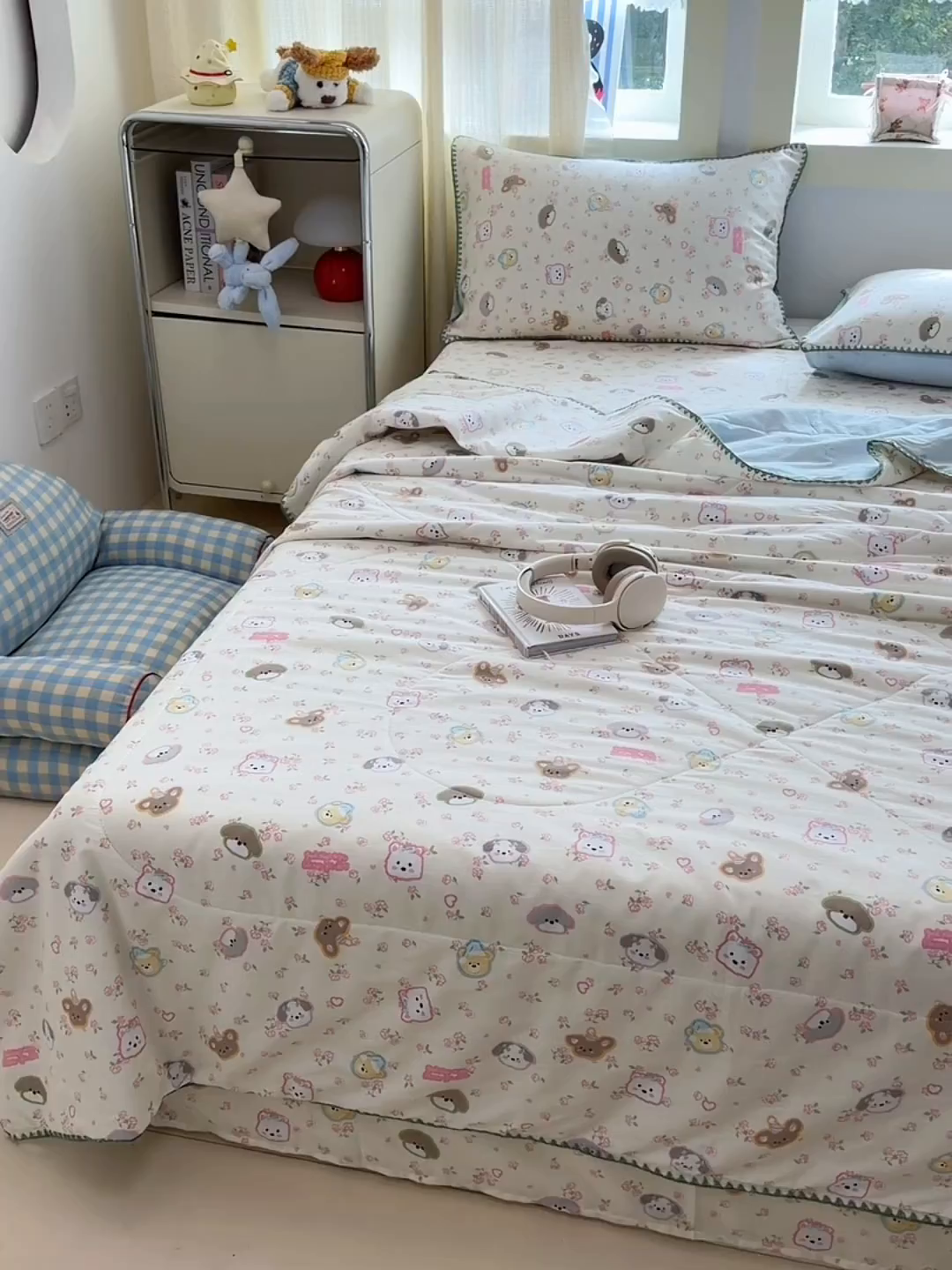 91家纺网 家纺一手货源 找家纺 简宜家居（朝初家纺） 2026新款全棉花卉卡通系列贝壳边夏被四件套 萌友聚会