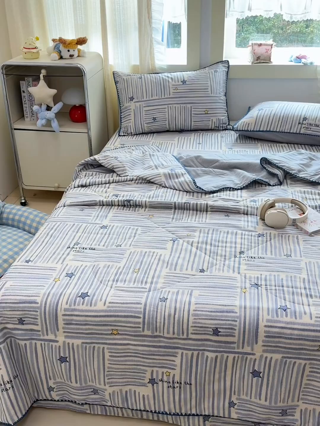 91家纺网 家纺一手货源 找家纺 简宜家居（朝初家纺） 2026新款全棉花卉卡通系列贝壳边夏被四件套 星落灰条