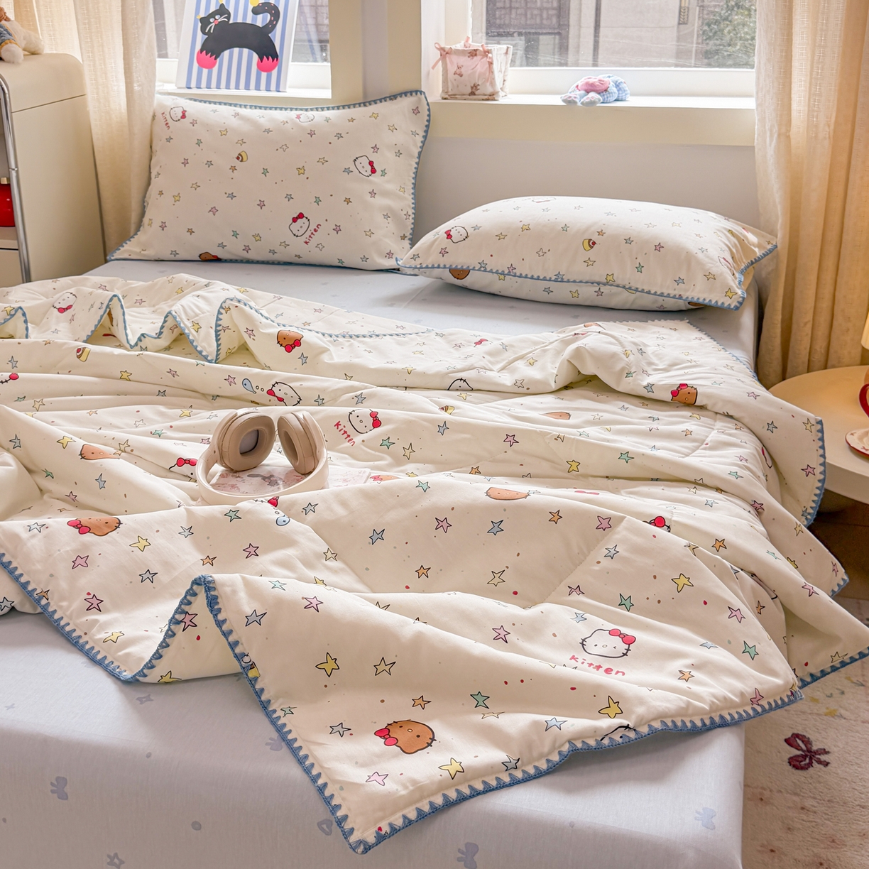 91家纺网 家纺一手货源 找家纺 简宜家居（朝初家纺） 2026新款全棉花卉卡通系列贝壳边夏被四件套 星星熊语