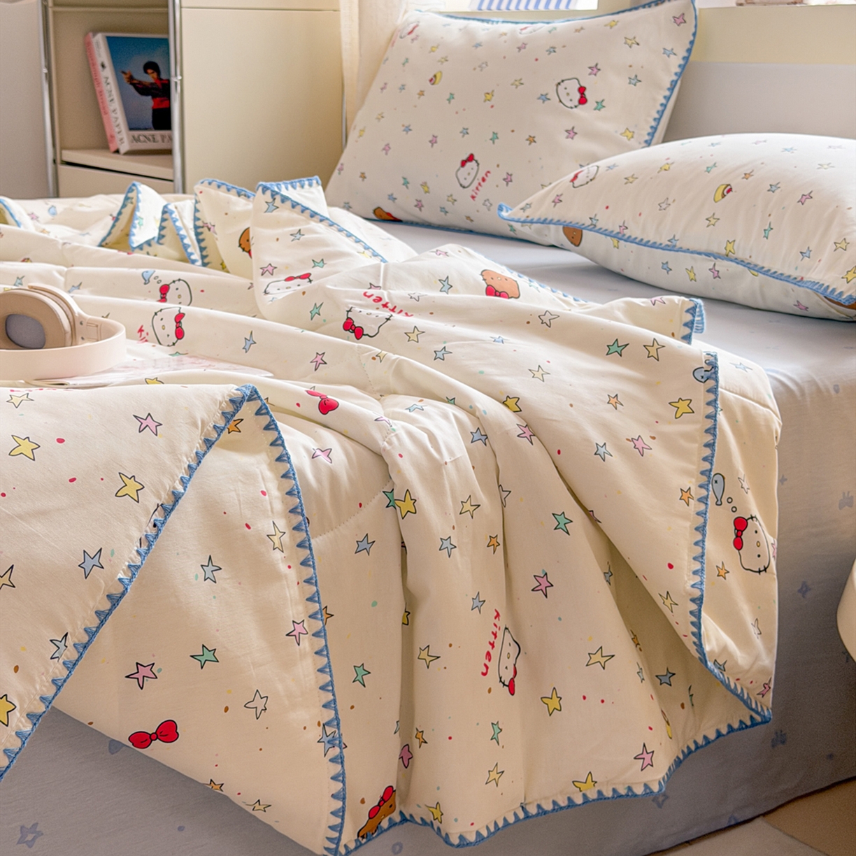 91家纺网 家纺一手货源 找家纺 简宜家居（朝初家纺） 2026新款全棉花卉卡通系列贝壳边夏被四件套 星星熊语
