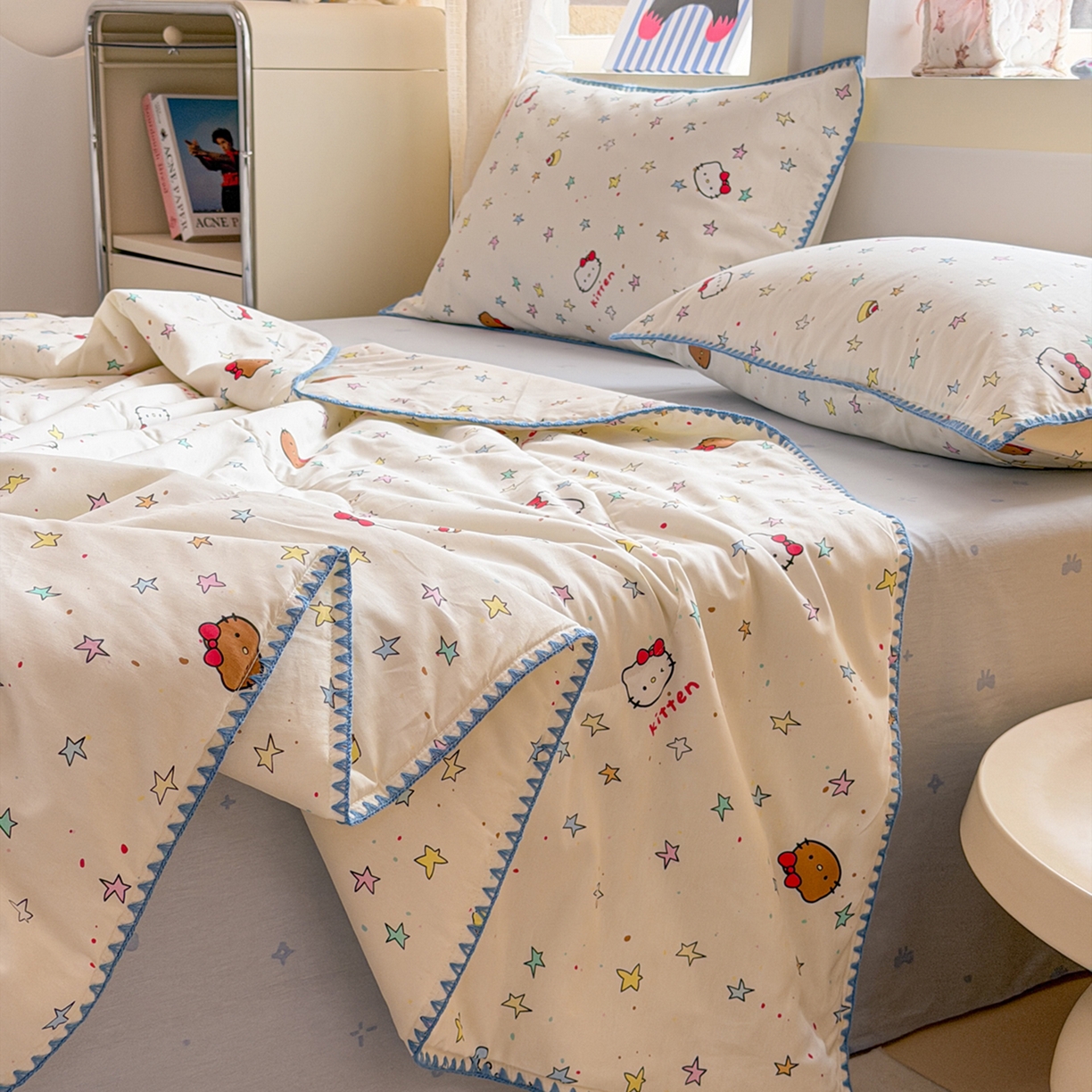 91家纺网 家纺一手货源 找家纺 简宜家居（朝初家纺） 2026新款全棉花卉卡通系列贝壳边夏被四件套 星星熊语