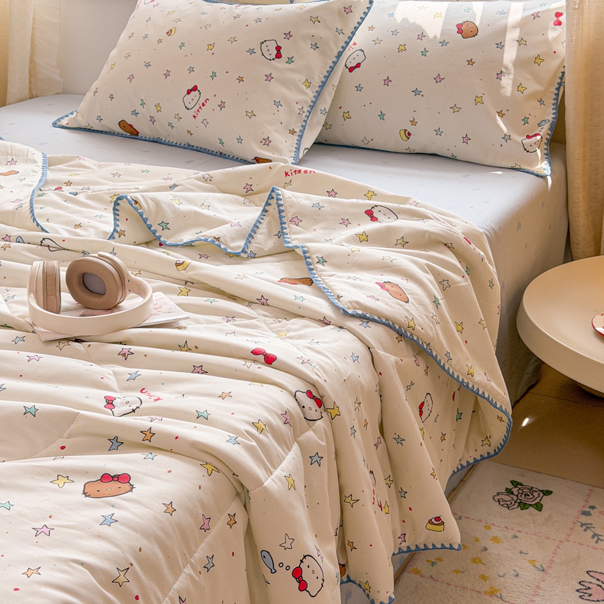 91家纺网 家纺一手货源 找家纺 简宜家居（朝初家纺） 2026新款全棉花卉卡通系列贝壳边夏被四件套 星星熊语