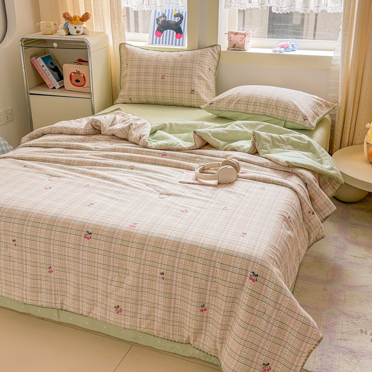 91家纺网 家纺一手货源 找家纺 简宜家居（朝初家纺） 2026新款全棉花卉卡通系列贝壳边夏被四件套 樱桃小筑