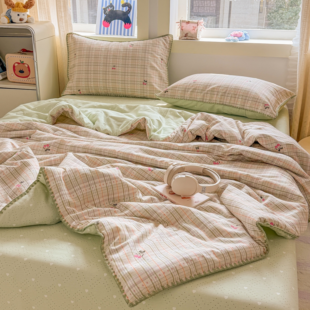 91家纺网 家纺一手货源 找家纺 简宜家居（朝初家纺） 2026新款全棉花卉卡通系列贝壳边夏被四件套 樱桃小筑