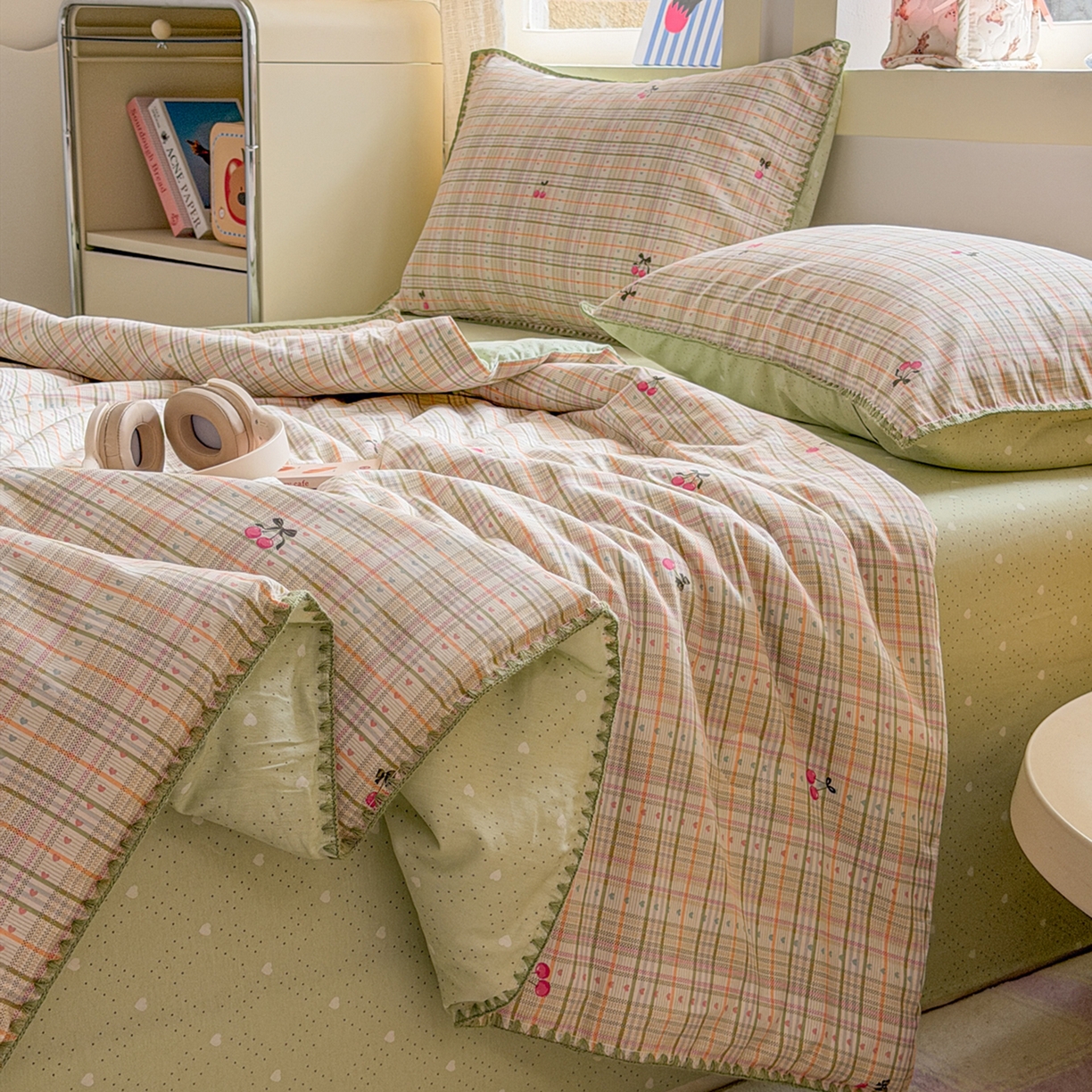 91家纺网 家纺一手货源 找家纺 简宜家居（朝初家纺） 2026新款全棉花卉卡通系列贝壳边夏被四件套 樱桃小筑