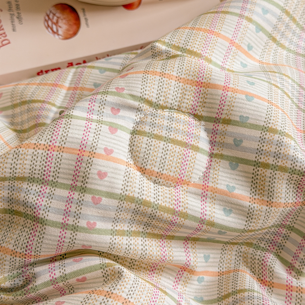 91家纺网 家纺一手货源 找家纺 简宜家居（朝初家纺） 2026新款全棉花卉卡通系列贝壳边夏被四件套 樱桃小筑