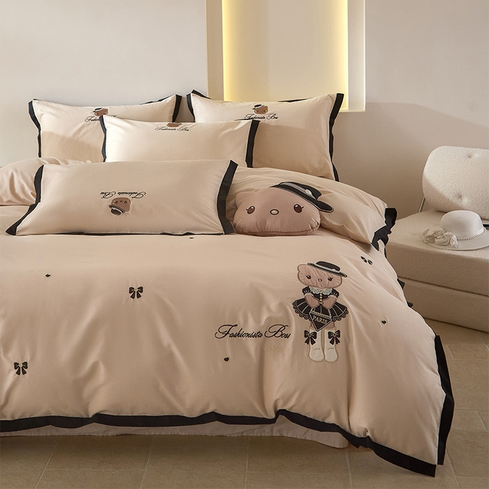 91家纺网 家纺一手货源 找家纺 （总）金绣美居 2026新款全棉纯棉卡通贴布绣小香风拼角KT猫四件套凯蒂