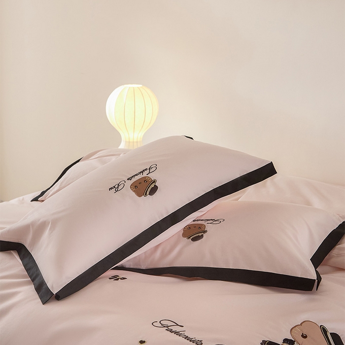 91家纺网 家纺一手货源 找家纺 金绣美居 2026新款全棉纯棉卡通贴布绣小香风拼角KT猫四件套凯蒂 粉色