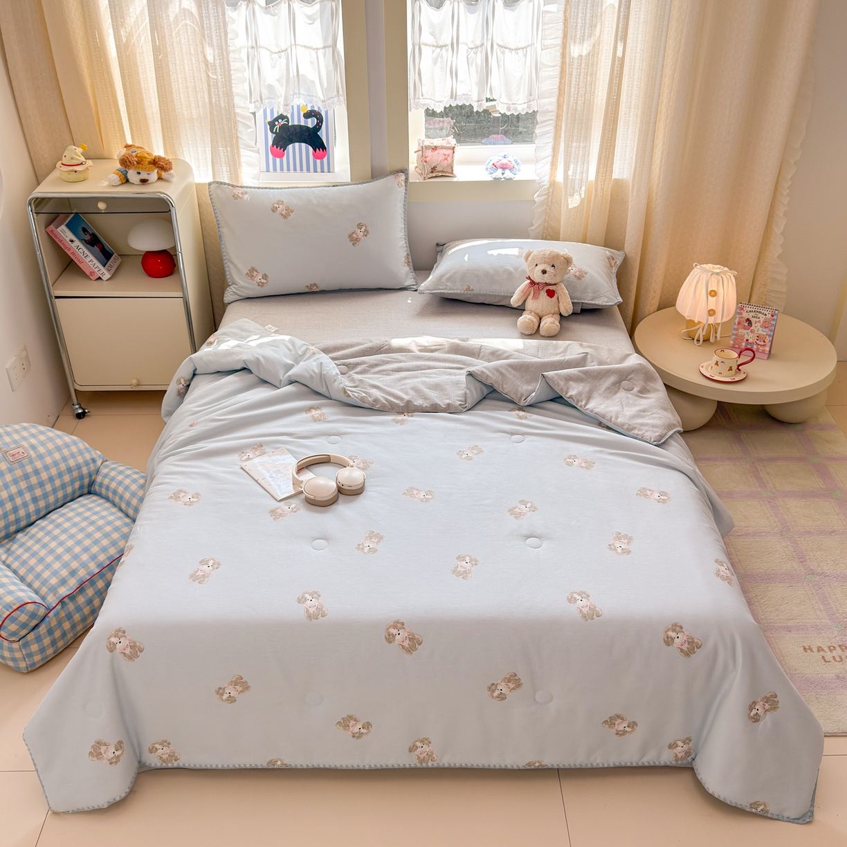 91家纺网 家纺一手货源 找家纺 简宜家居（朝初家纺） 2026新款全棉花卉卡通系列贝壳边夏被四件套 Nice狗狗-兰