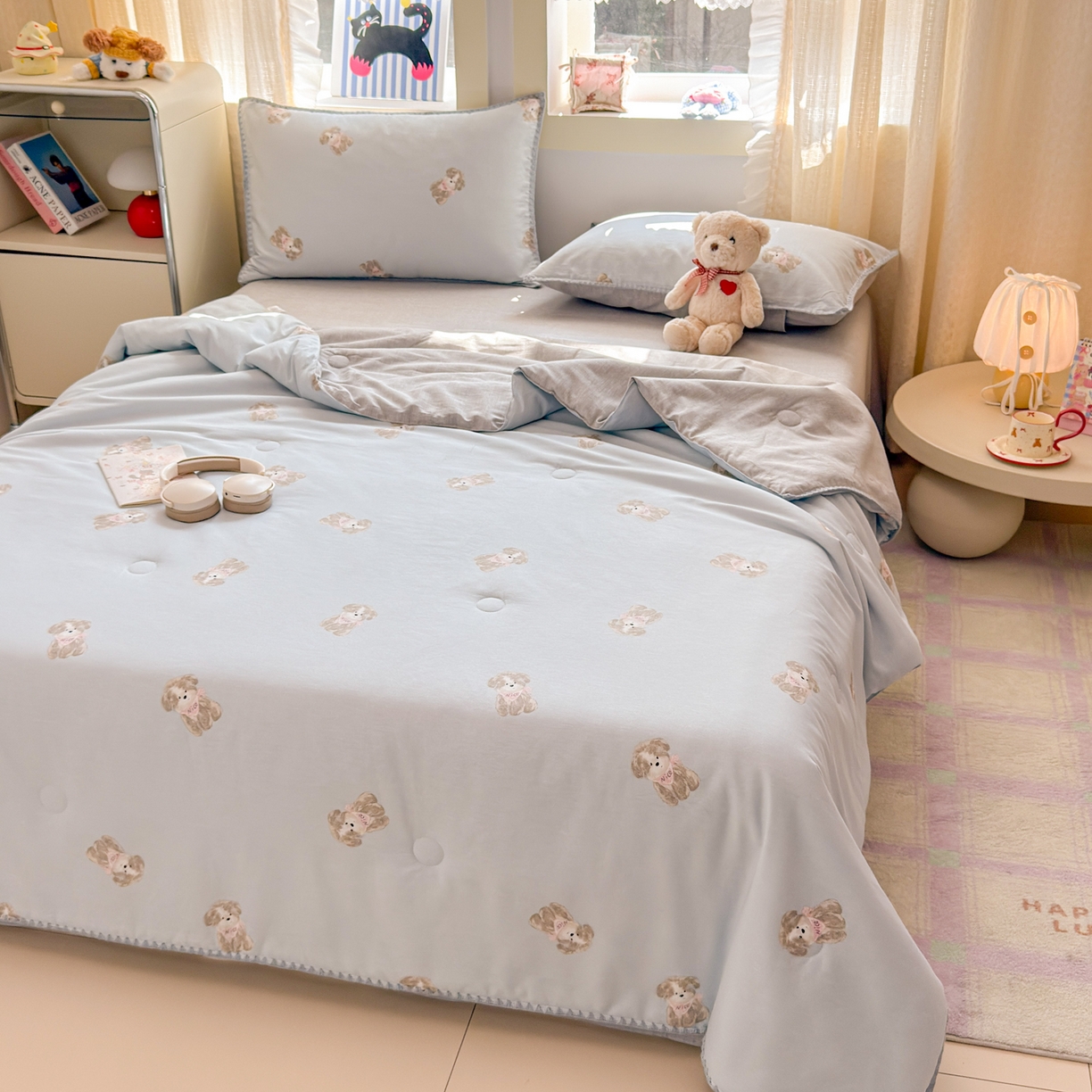 91家纺网 家纺一手货源 找家纺 简宜家居（朝初家纺） 2026新款全棉花卉卡通系列贝壳边夏被四件套 Nice狗狗-兰