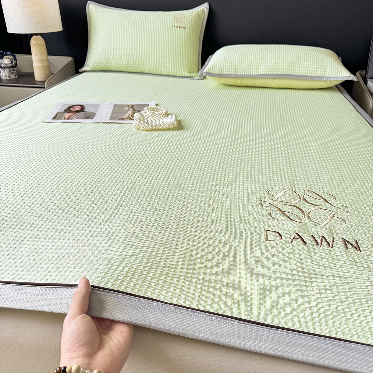 91家纺网 家纺一手货源 找家纺 眠势力 2026新款冰豆豆凉席刺绣款凉席子冰感豆豆床单软凉席三件套可机洗 雅致-绿