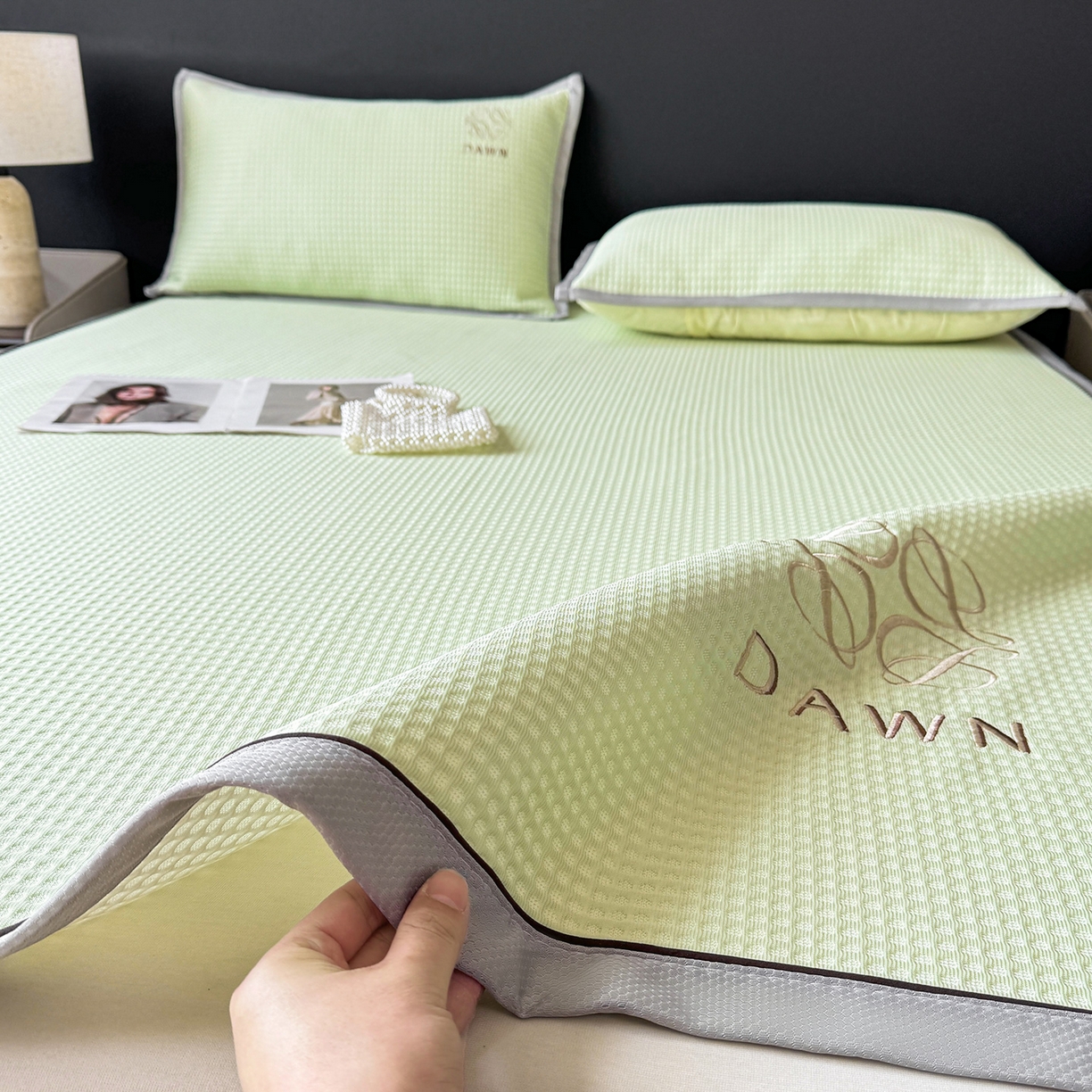 91家纺网 家纺一手货源 找家纺 眠势力 2026新款冰豆豆凉席刺绣款凉席子冰感豆豆床单软凉席三件套可机洗 雅致-绿