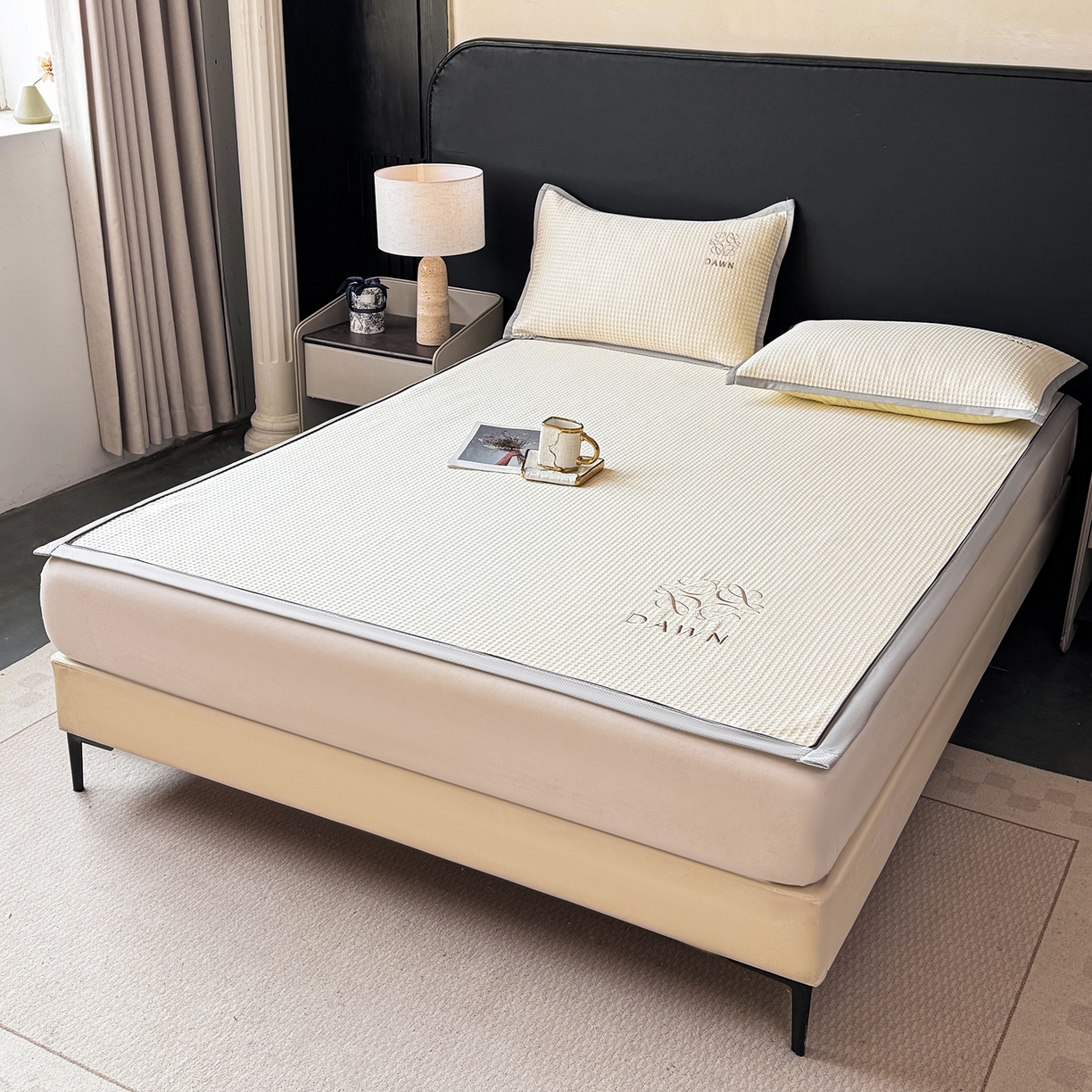 91家纺网 家纺一手货源 找家纺 眠势力 2026新款冰豆豆凉席刺绣款凉席子冰感豆豆床单软凉席三件套可机洗 雅致-米