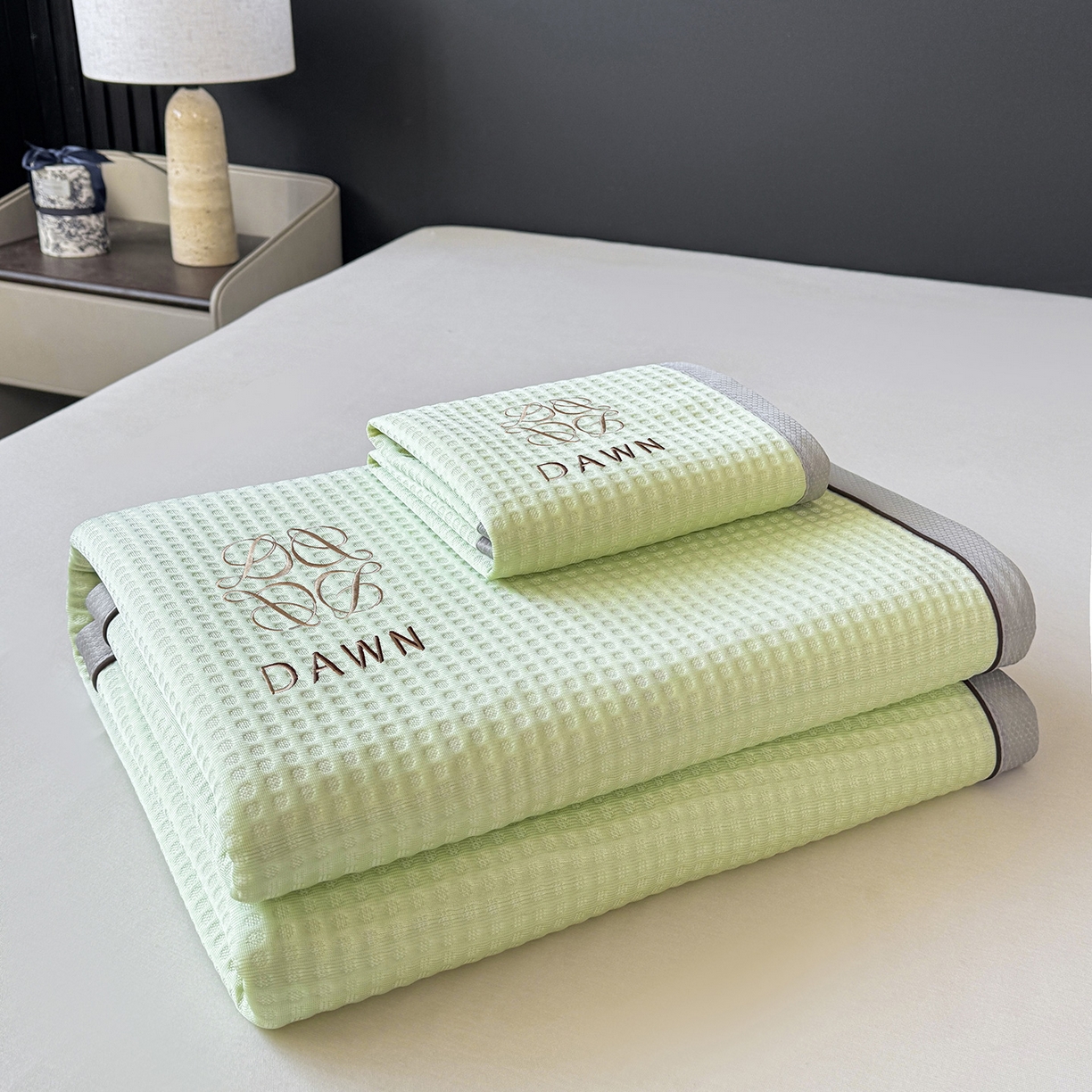 91家纺网 家纺一手货源 找家纺 眠势力 2026新款冰豆豆凉席刺绣款凉席子冰感豆豆床单软凉席三件套可机洗 雅致-绿