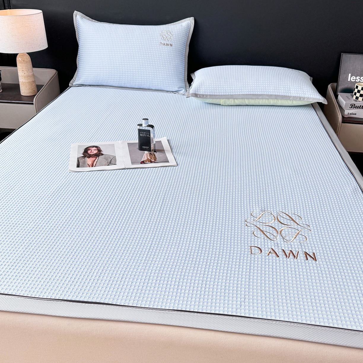 91家纺网 家纺一手货源 找家纺 眠势力 2026新款冰豆豆凉席刺绣款凉席子冰感豆豆床单软凉席三件套可机洗 雅致-兰