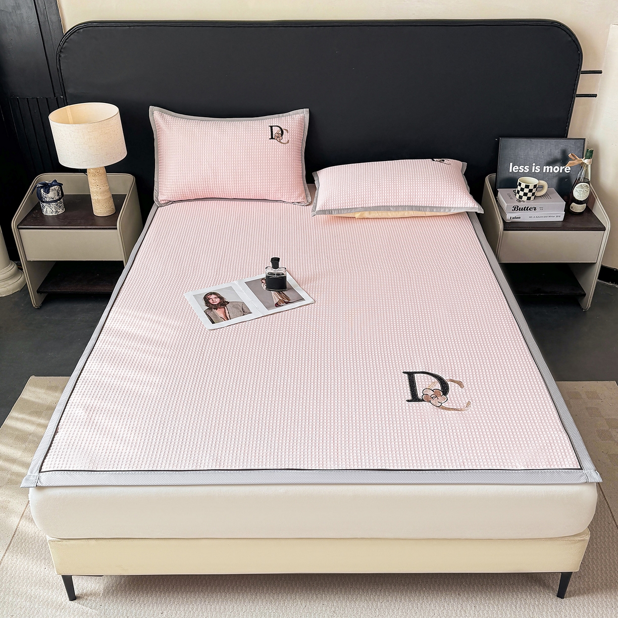 91家纺网 家纺一手货源 找家纺 眠势力 2026新款冰豆豆凉席刺绣款凉席子冰感豆豆床单软凉席三件套可机洗 山茶DC-粉