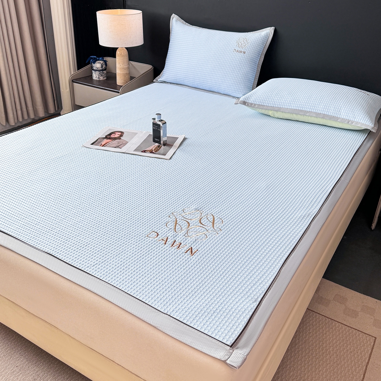 91家纺网 家纺一手货源 找家纺 眠势力 2026新款冰豆豆凉席刺绣款凉席子冰感豆豆床单软凉席三件套可机洗 雅致-兰