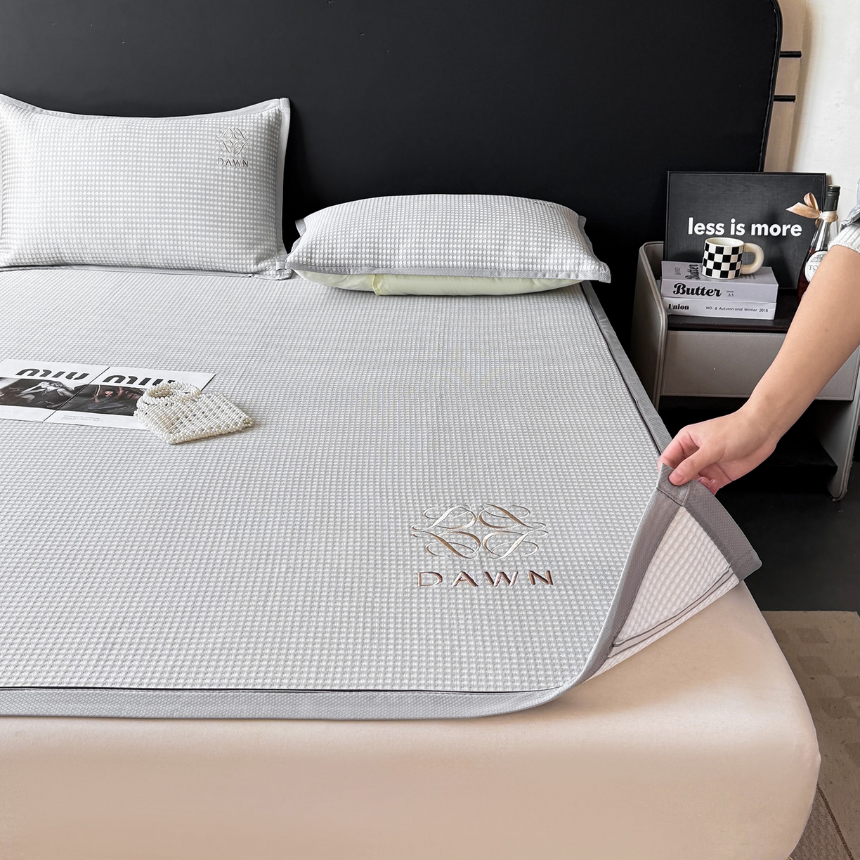 91家纺网 家纺一手货源 找家纺 眠势力 2026新款冰豆豆凉席刺绣款凉席子冰感豆豆床单软凉席三件套可机洗 雅致-灰