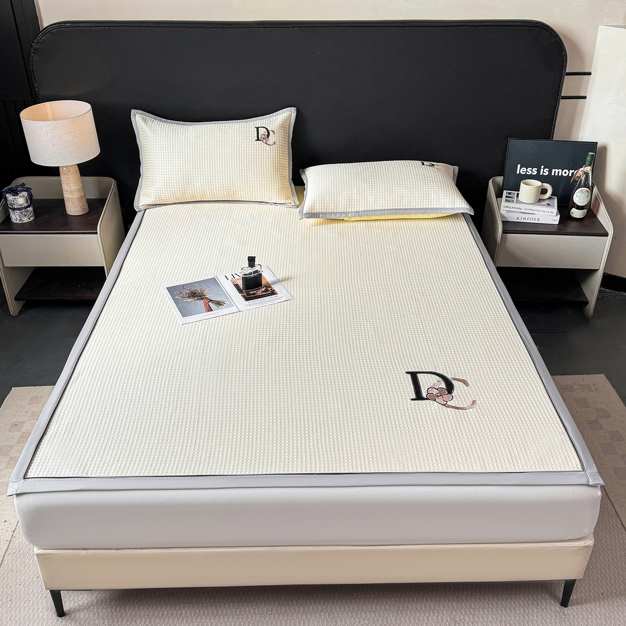 91家纺网 家纺一手货源 找家纺 眠势力 2026新款冰豆豆凉席刺绣款凉席子冰感豆豆床单软凉席三件套可机洗 山茶DC-米