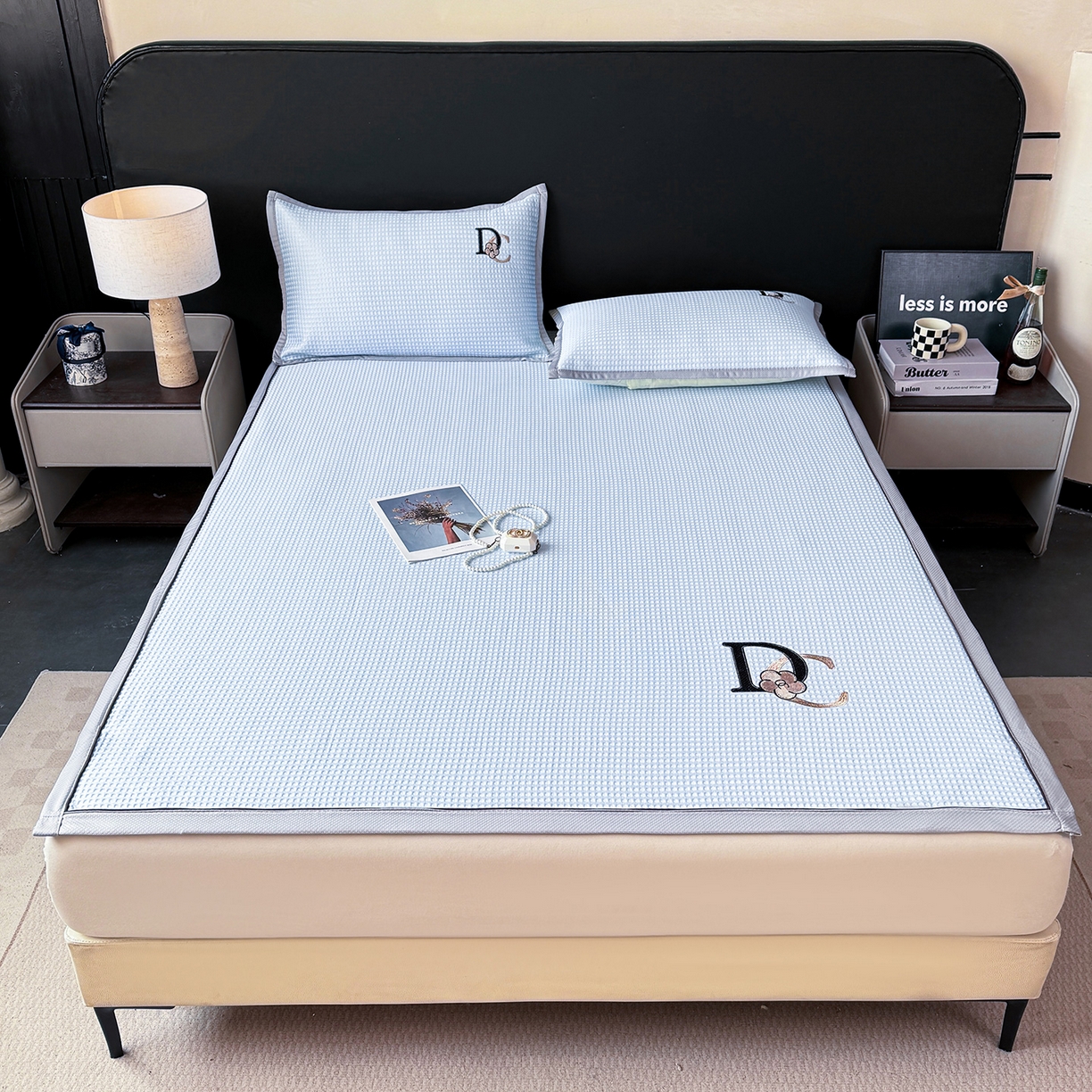 91家纺网 家纺一手货源 找家纺 眠势力 2026新款冰豆豆凉席刺绣款凉席子冰感豆豆床单软凉席三件套可机洗 山茶DC-兰