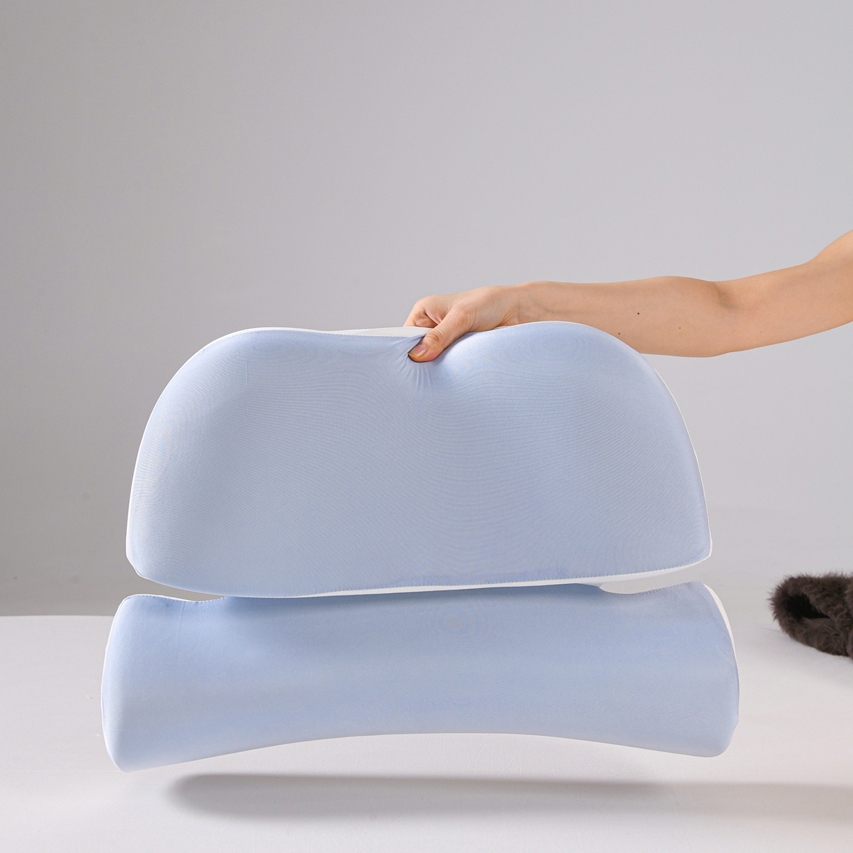 91家纺网 家纺一手货源 找家纺 （总）圣楚家纺 2026新款零压助眠深睡牵引枕二合一组合款记忆棉枕枕头枕芯