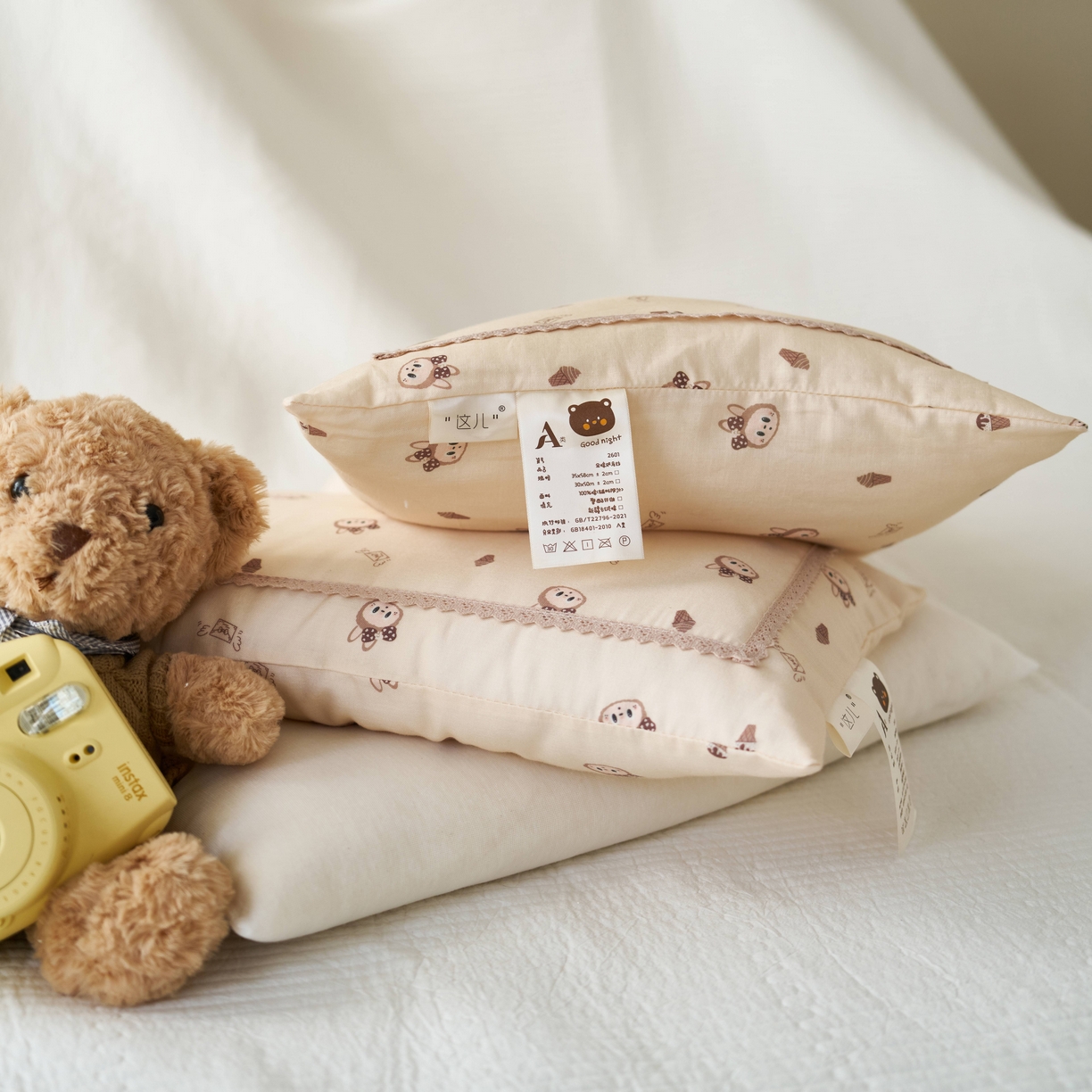 91家纺网 家纺一手货源 找家纺 珍贝家纺 2026新款全棉双层纱刺绣花边学生儿童枕枕头枕芯 米小熊