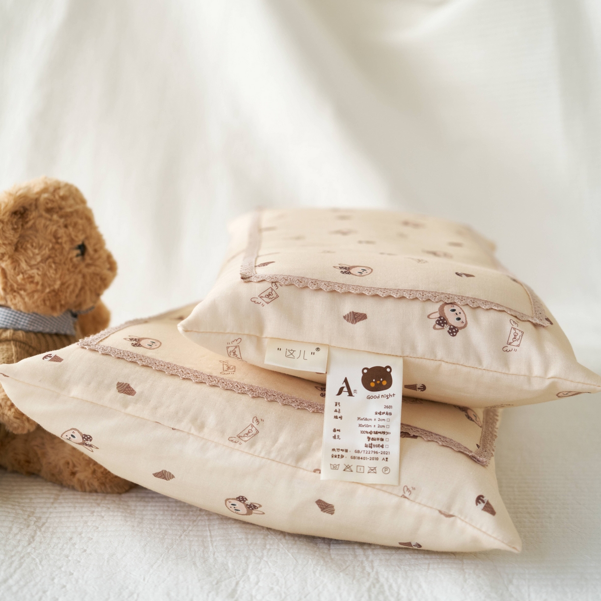 91家纺网 家纺一手货源 找家纺 珍贝家纺 2026新款全棉双层纱刺绣花边学生儿童枕枕头枕芯 米小熊