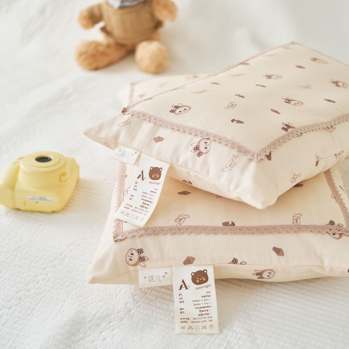 91家纺网 家纺一手货源 找家纺 珍贝家纺 2026新款全棉双层纱刺绣花边学生儿童枕枕头枕芯 米小熊