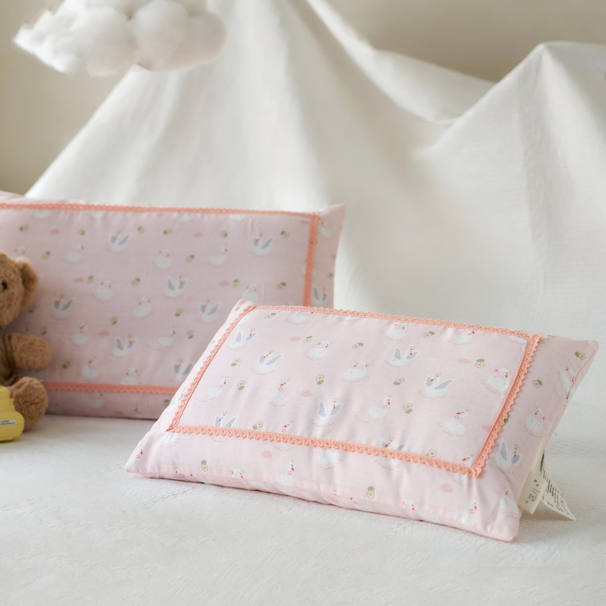 珍贝家纺 2026新款全棉双层纱刺绣花边学生儿童枕枕头枕芯 小天鹅