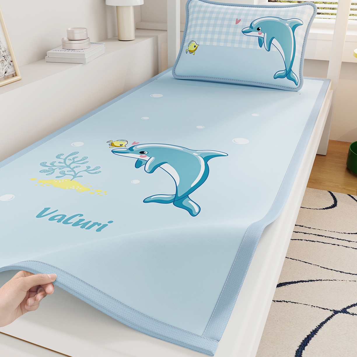 91家纺网 家纺一手货源 找家纺 奇丝雅 2026A类数码印花大版卡通冰丝凉席家用双人冰丝席可机洗单人学生宿舍夏天空调软席 海豚奇遇【三明治网底】