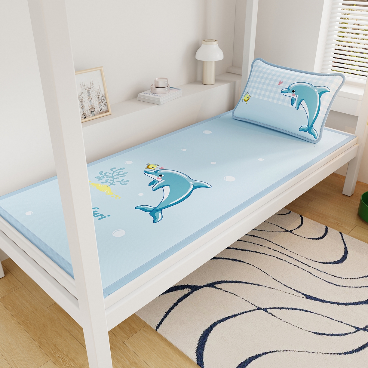 91家纺网 家纺一手货源 找家纺 奇丝雅 2026A类数码印花大版卡通冰丝凉席家用双人冰丝席可机洗单人学生宿舍夏天空调软席 海豚奇遇【三明治网底】