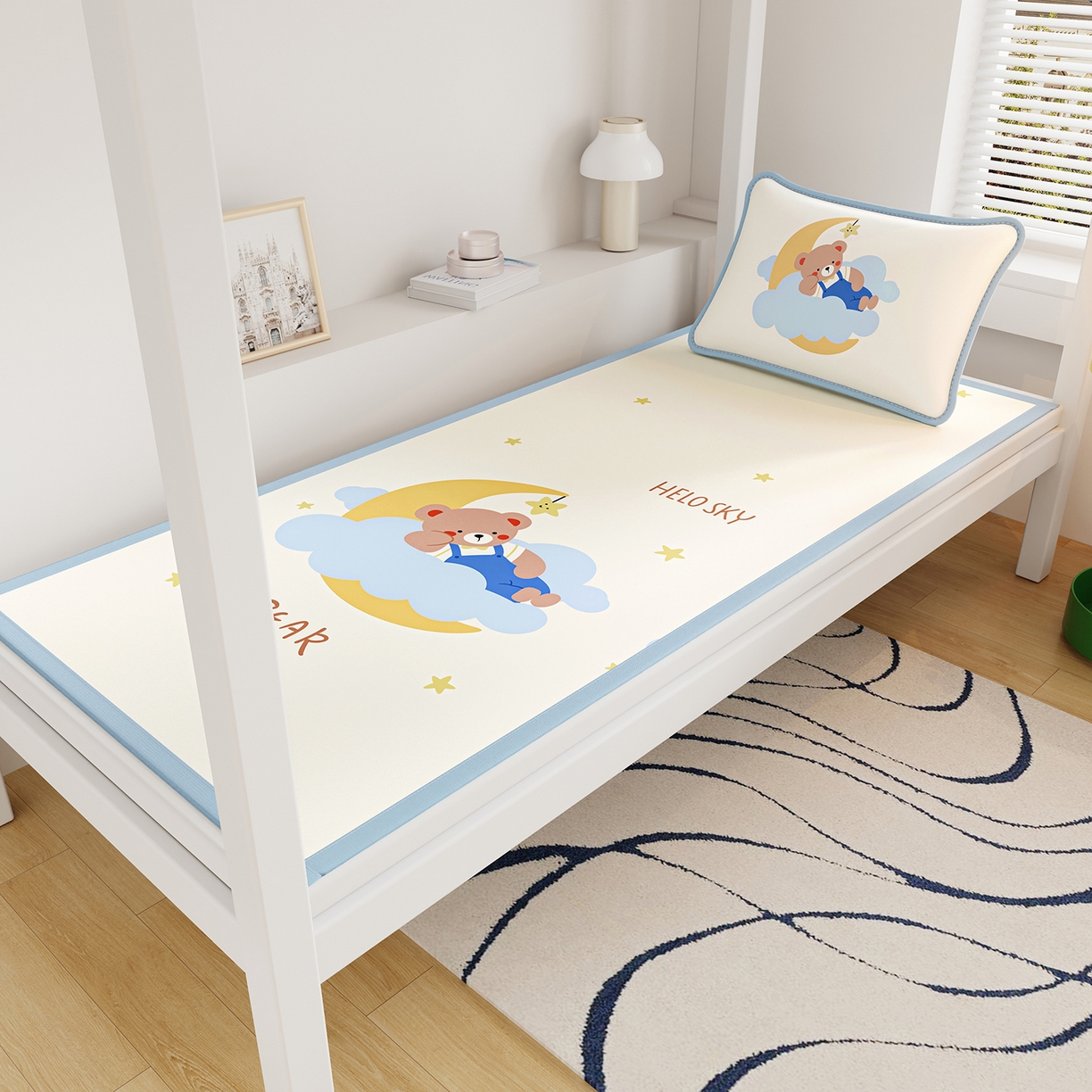 91家纺网 家纺一手货源 找家纺 奇丝雅 2026A类数码印花大版卡通冰丝凉席家用双人冰丝席可机洗单人学生宿舍夏天空调软席 月亮熊【三明治网底】