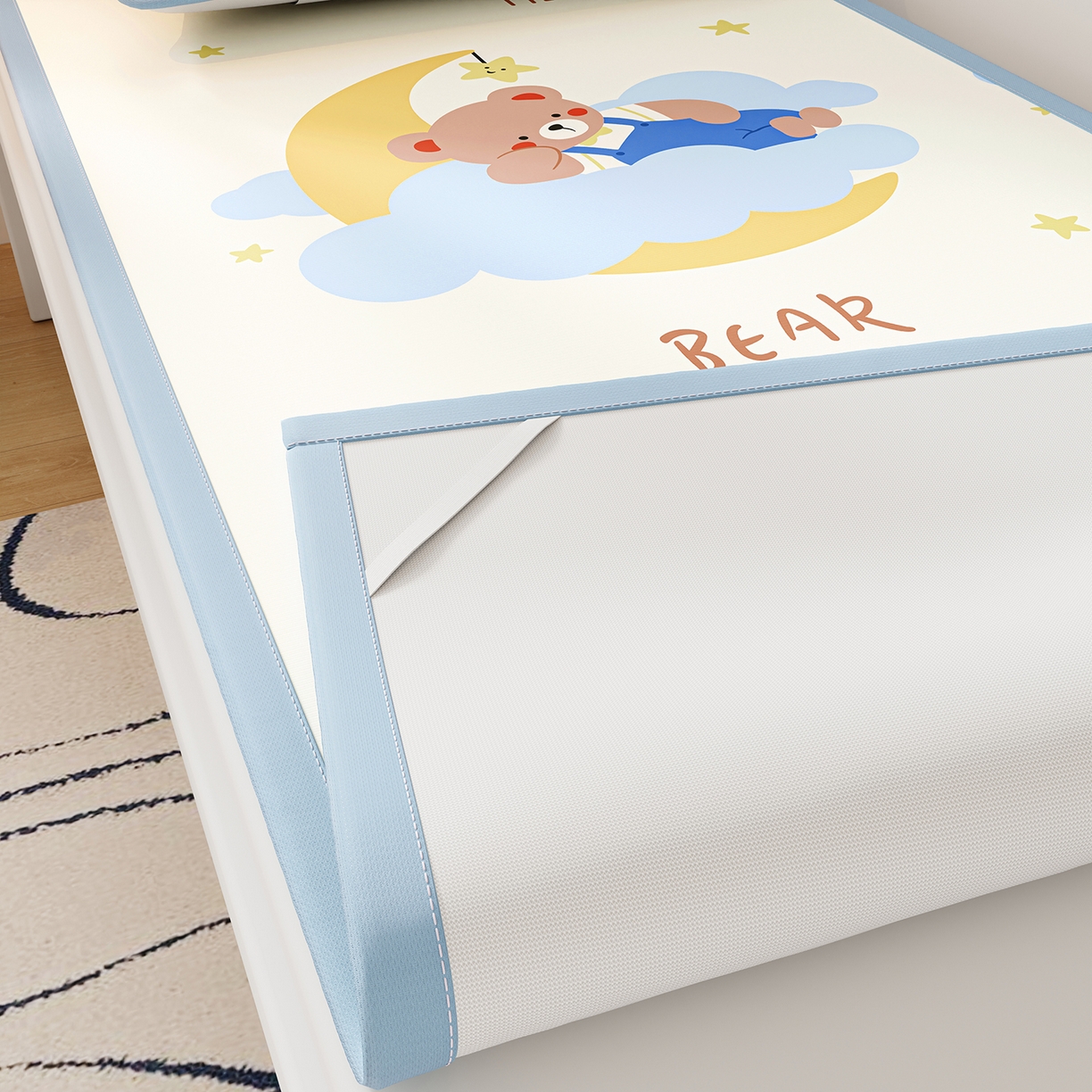 91家纺网 家纺一手货源 找家纺 奇丝雅 2026A类数码印花大版卡通冰丝凉席家用双人冰丝席可机洗单人学生宿舍夏天空调软席 月亮熊【三明治网底】