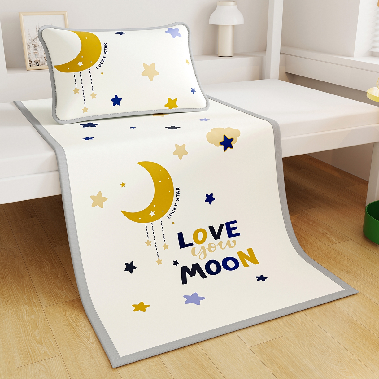 91家纺网 家纺一手货源 找家纺 奇丝雅 2026A类数码印花大版卡通冰丝凉席家用双人冰丝席可机洗单人学生宿舍夏天空调软席 满天星辰【三明治网底】