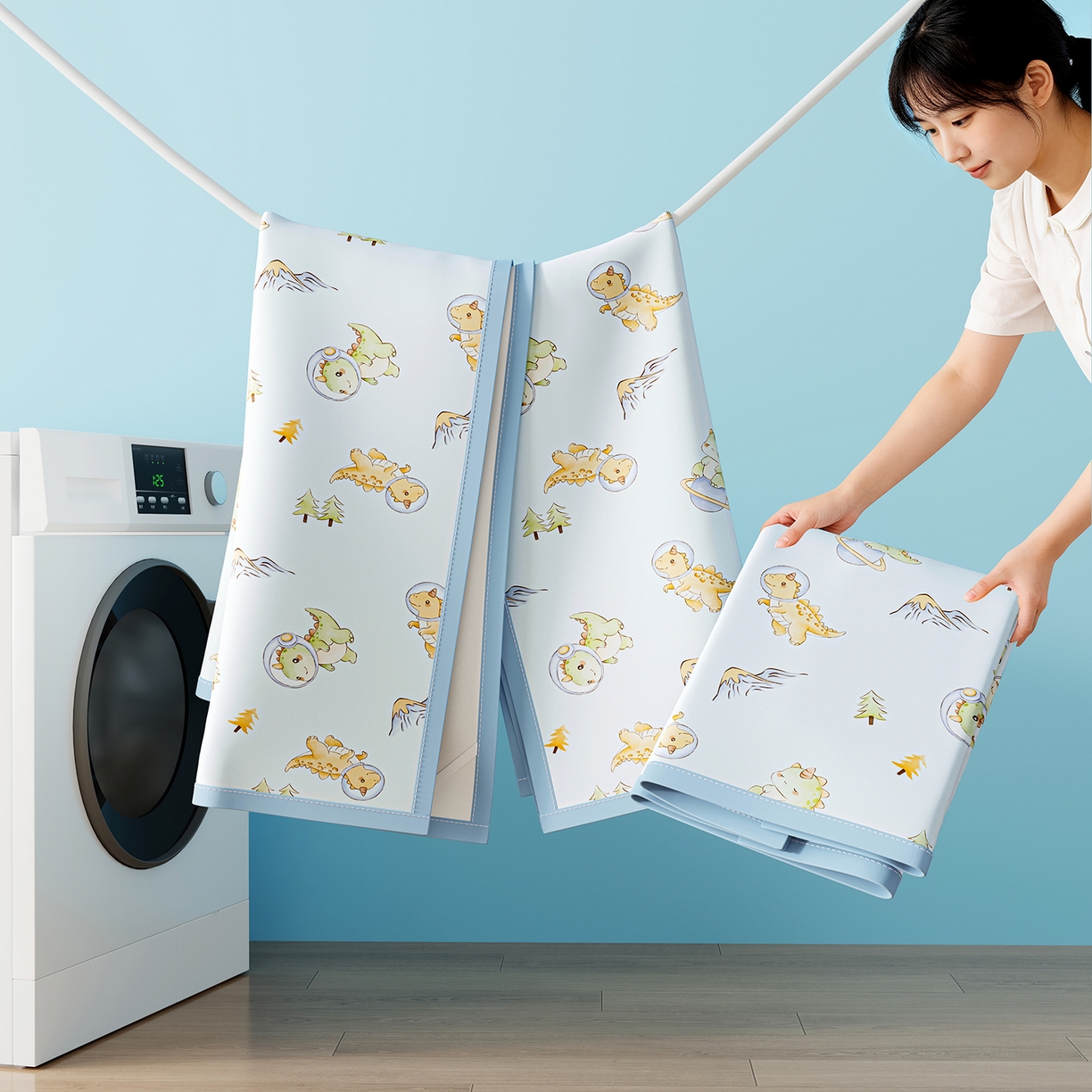 91家纺网 家纺一手货源 找家纺 奇丝雅 2026A类数码印花大版卡通冰丝凉席家用双人冰丝席可机洗单人学生宿舍夏天空调软席 呆萌恐龙【三明治网底】