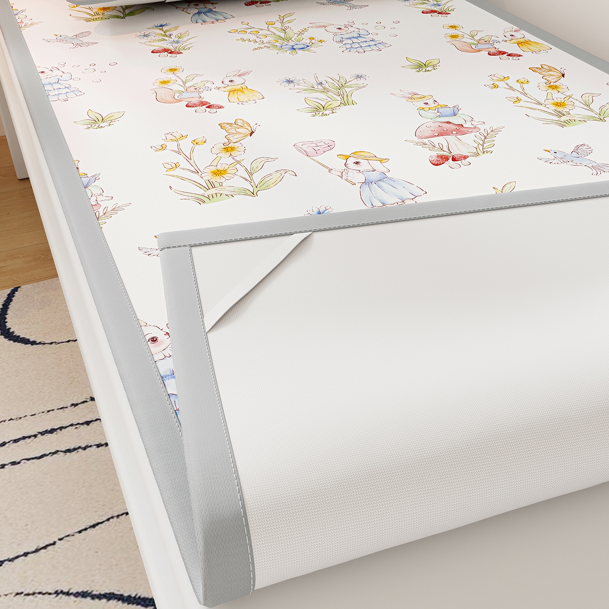 91家纺网 家纺一手货源 找家纺 奇丝雅 2026A类数码印花大版卡通冰丝凉席家用双人冰丝席可机洗单人学生宿舍夏天空调软席 精灵小兔【三明治网底】