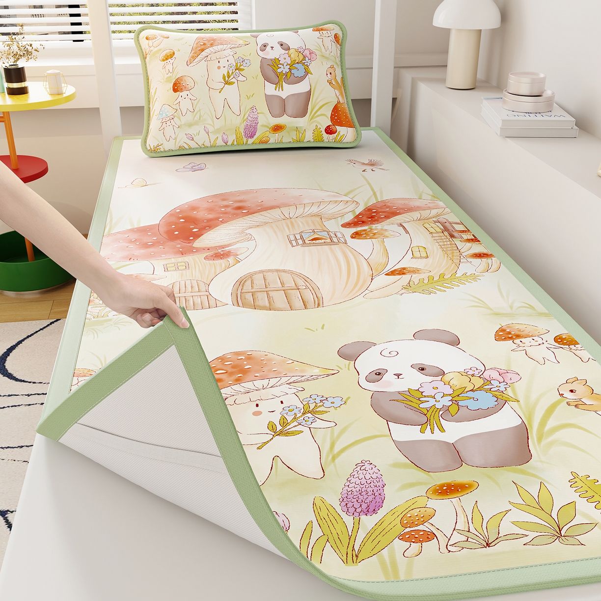 91家纺网 家纺一手货源 找家纺 奇丝雅 2026A类数码印花大版卡通冰丝凉席家用双人冰丝席可机洗单人学生宿舍夏天空调软席 蘑菇城堡【三明治网底】