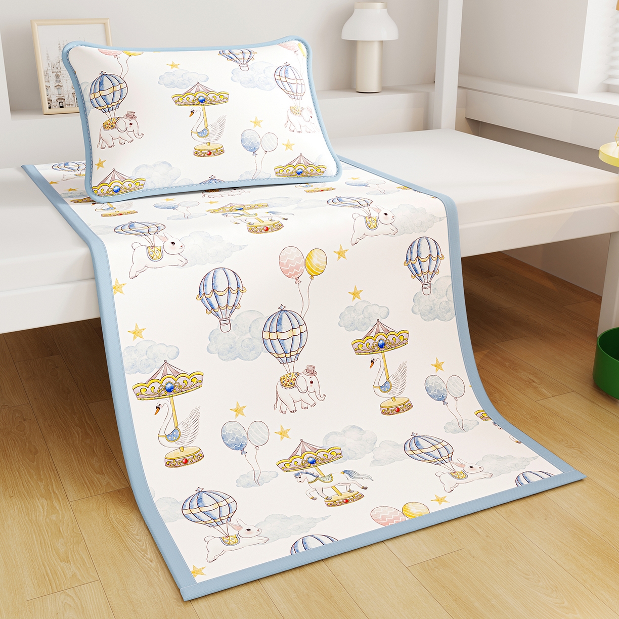 91家纺网 家纺一手货源 找家纺 奇丝雅 2026A类数码印花大版卡通冰丝凉席家用双人冰丝席可机洗单人学生宿舍夏天空调软席 萌象木马【三明治网底】