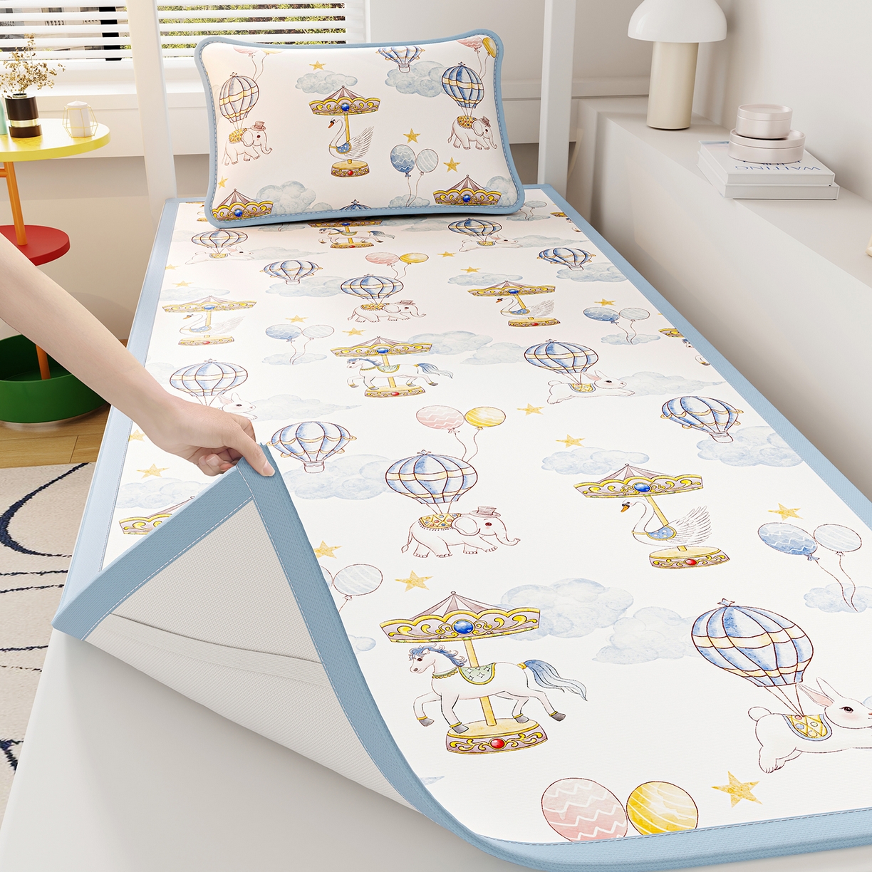 91家纺网 家纺一手货源 找家纺 奇丝雅 2026A类数码印花大版卡通冰丝凉席家用双人冰丝席可机洗单人学生宿舍夏天空调软席 萌象木马【三明治网底】